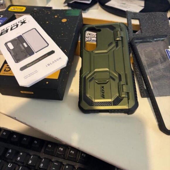 i-Blason iPhone 14 - iPhone 13 Case with Built-in Screen Protector Armorbox - Picture 2 of 15